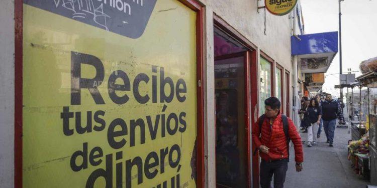 Los congresistas de EE. UU. aprueban plan fiscal de Trump con un 3.5 % de impuestos a las remesas