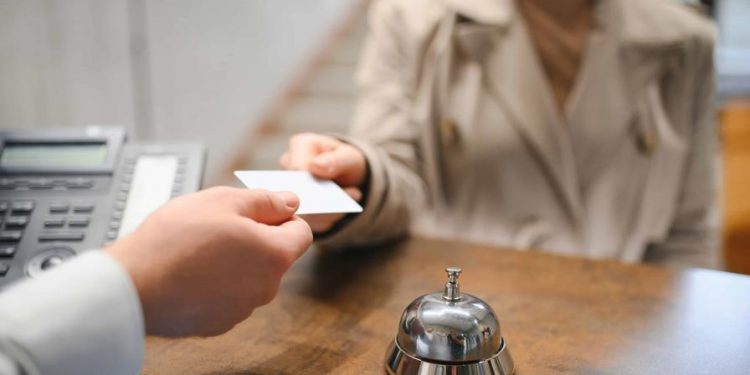 Aumentarán hasta un 30 % los salarios en el sector turismo desde junio