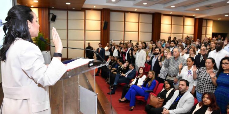 Desde Pakistán hasta Francia: 82 extranjeros se convierten en dominicanos