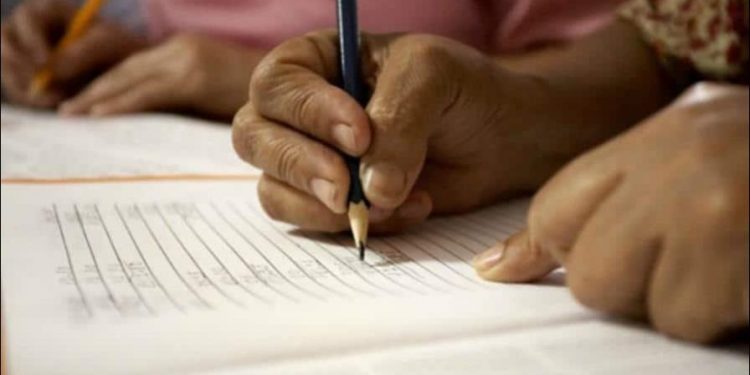 Aumenta la tasa de analfabetismo en jóvenes de 15 años y más