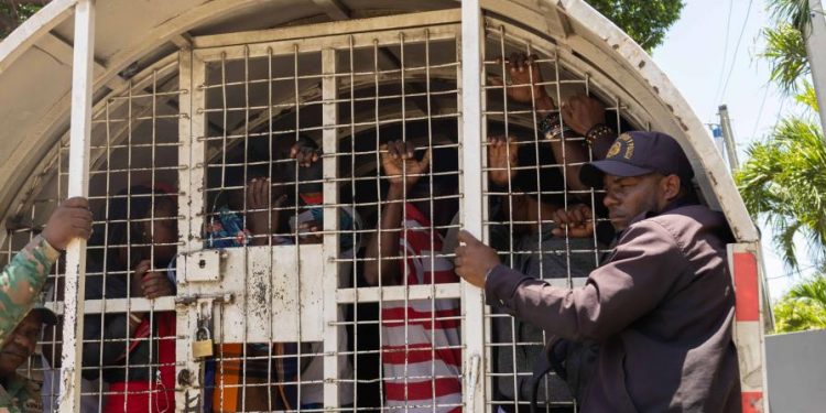Más de 17 mil haitianos fueron devueltos a su país en la primera quincena de junio