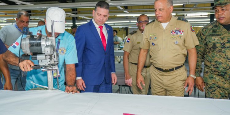 Ministro de Defensa supervisa ampliación de planta textil de la Industria Militar Dominicana