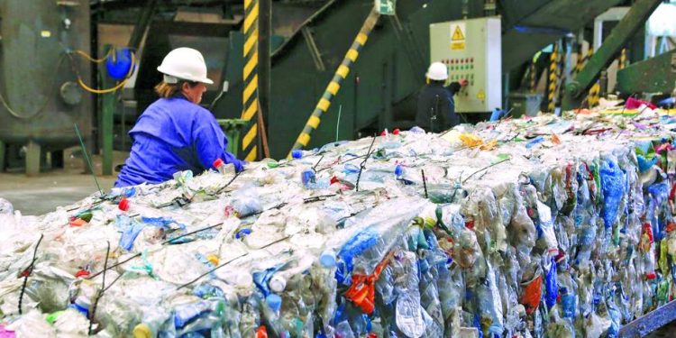 Industrias rechazan prohibición del plástico y plantean alternativas sostenibles
