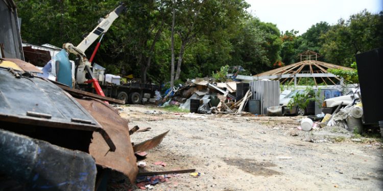 Siguen retirando cachivaches del Mirador Sur