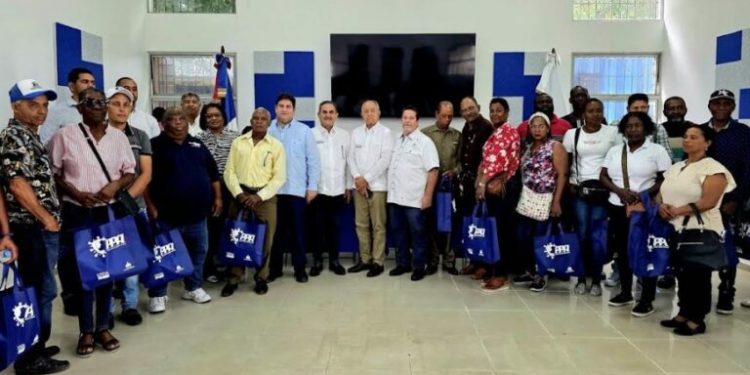 Gobierno entrega RD$80 millones a porcicultores del Cibao Central por peste porcina