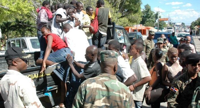 Migración detiene 1,738 indocumentados durante operativos y deportó unos 1,121