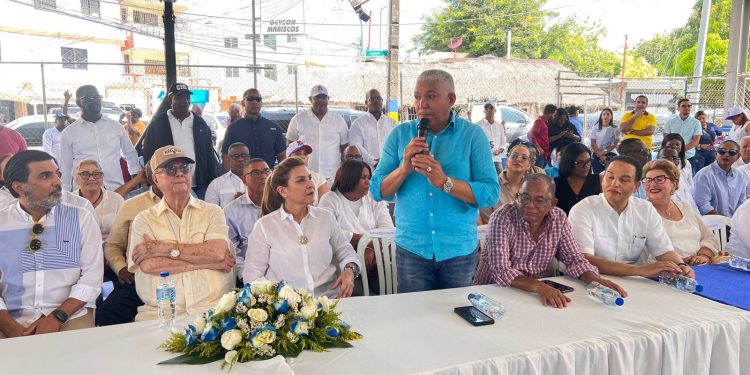 Por todo lo alto reciben a la precandidata Carolina Mejía en desayuno en Club 29 de Junio, Santo Domingo Este