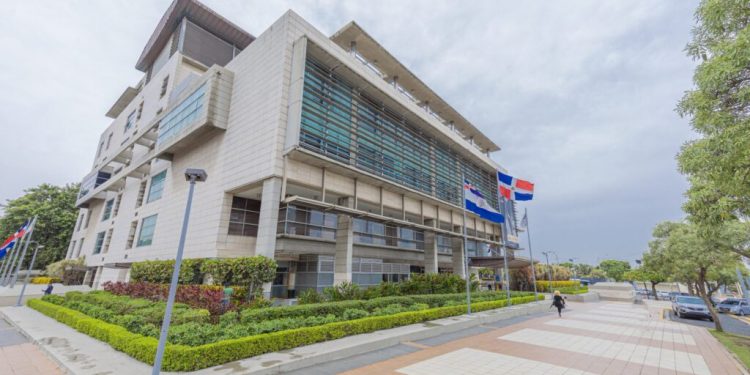Ministerio Público despliega allanamientos como parte de la Operación Camaleón