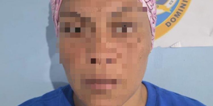 Policía arresta acusada de robar 5 mil dólares de residencia en Tamboril de Santiago