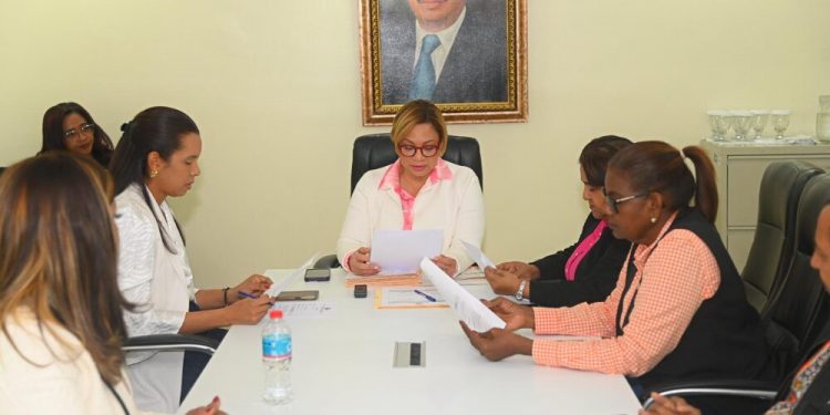 ¿Ministerio de la Familia y del Hombre? Congreso abre el debate