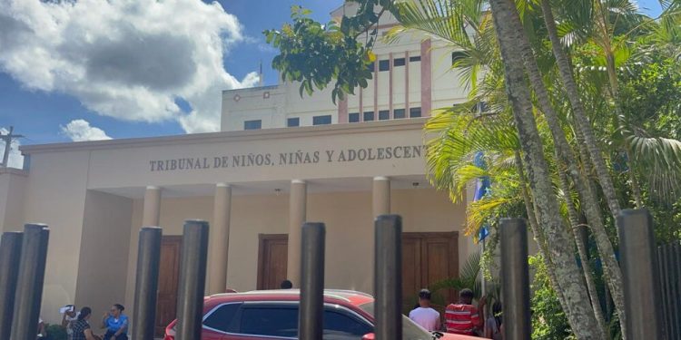 Imponen 2 meses de prisión preventiva a estudiantes acusados de abusar sexualmente de una compañera en Santiago