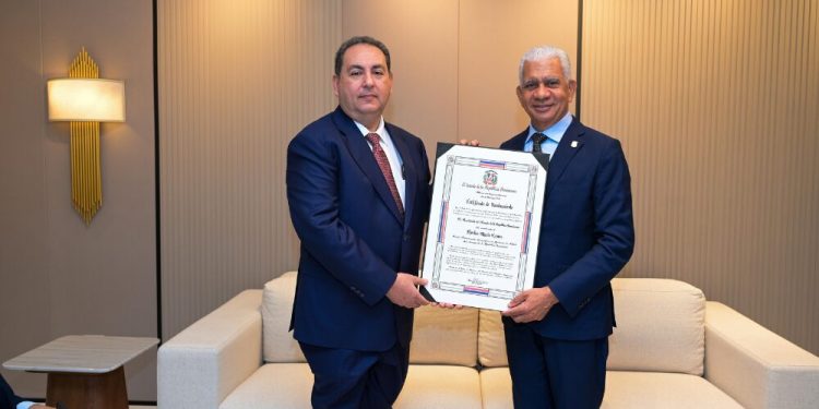 El doctor Mario Lama es designado asesor honorífico en materia de salud del Senado de la República