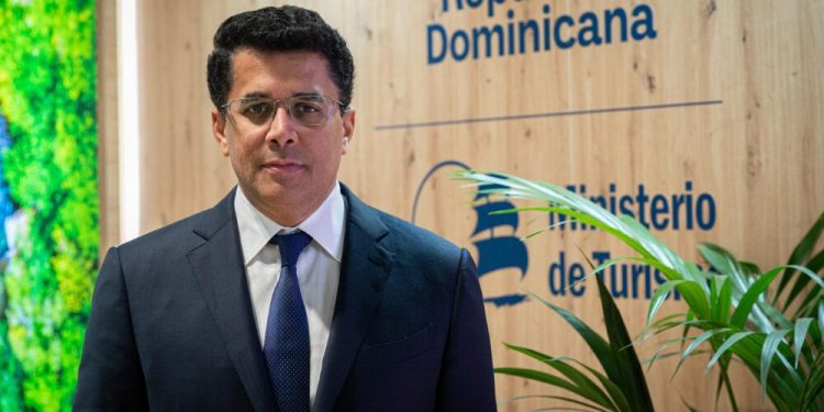 David Collado lidera preferencia electoral con 27.3%, según encuesta de ACD Media