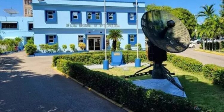 Indomet pronostica cielo brumoso por polvo sahariano y aguaceros con tronadas para este viernes