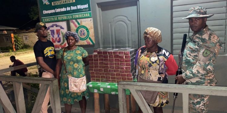 Detienen dos haitianas indocumentadas con 28 mil cigarrillos de contrabando
