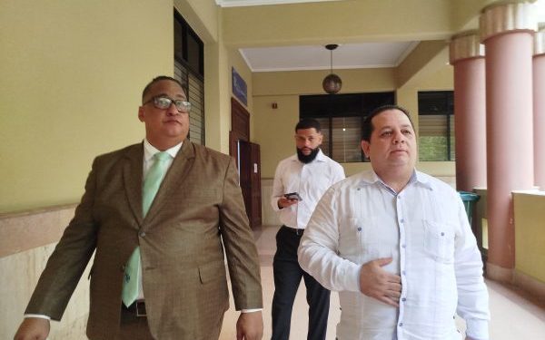 Diputado del PRM se querella por difamación e injuria contra Ángel Martínez