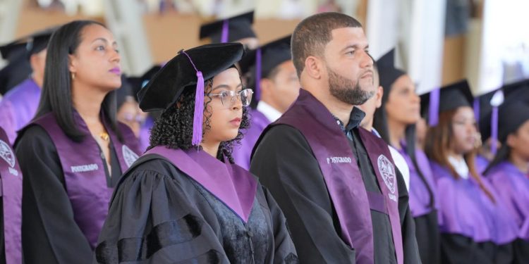 UASD gradúa a 1,689 nuevos profesionales en la región Norte