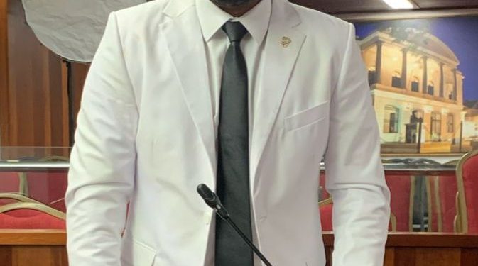 Regidor Leonardo Vásquez reclama respeto a los peatones y orden vial: denuncia a choferes de concho que invaden las aceras