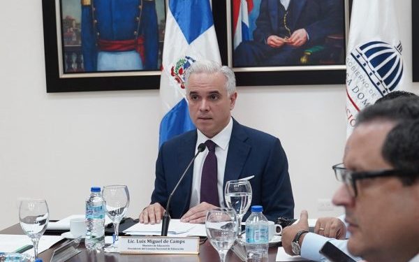Ministro De Camps presenta hoja de ruta y avances ante el CNE