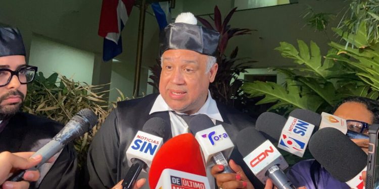 “El señor Espaillat es una persona honesta y no se va a fugar”, afirma su abogado