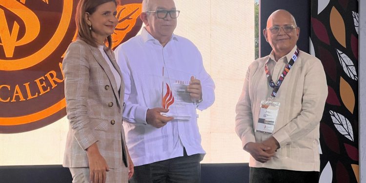 Santiago se convierte en aroma y gloria con la Dominican Cigar Expo 2025
