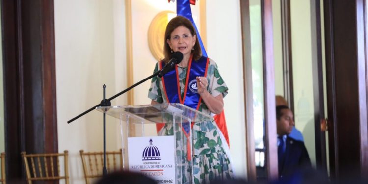 Raquel Peña reafirma su aspiración presidencial: "No voy a subir las escalitas del Palacio Nacional sola"