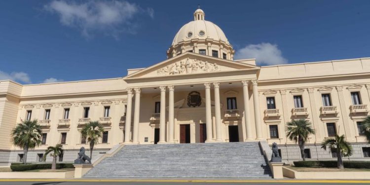 El Gobierno contrata a empresa para asesoría por crisis haitiana y relaciones con EE. UU.