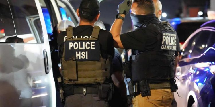 Los criollos en Puerto Rico pasan el Niágara en bicicleta por el asedio de Migración