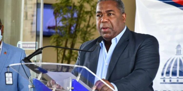 Tony Peña muestra estructura de su equipo para contienda presidencial interna del PRM