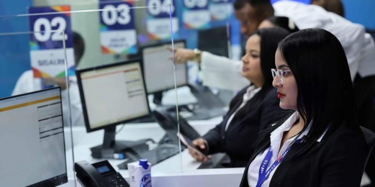 Gobierno anuncia modificará horario de instituciones públicas para descongestionar el tránsito