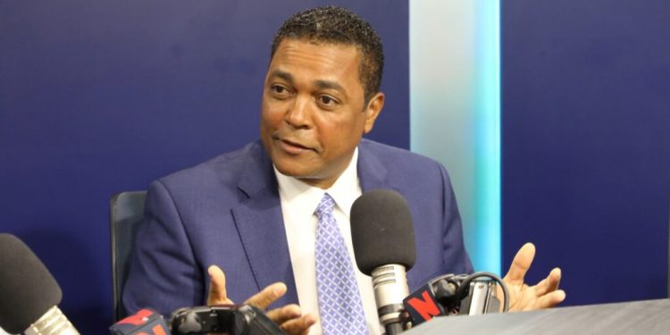 Víctor D’Aza presenta su visión de un gobierno descentralizado y cercano