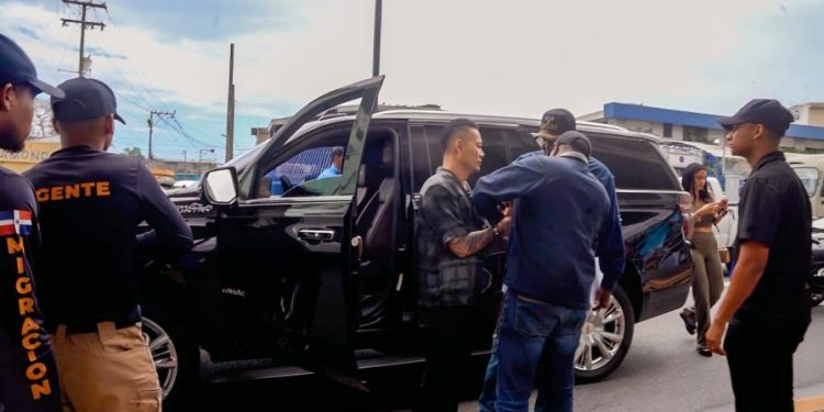 Arrestan a dueño de la tienda china Mudan tras querella de Migración por daños y perjuicios