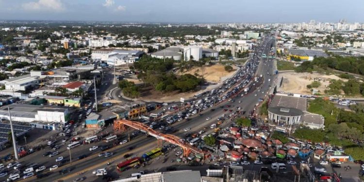Congestión vial le cuesta al país 180 millones de dólares al año, advierte el Intrant