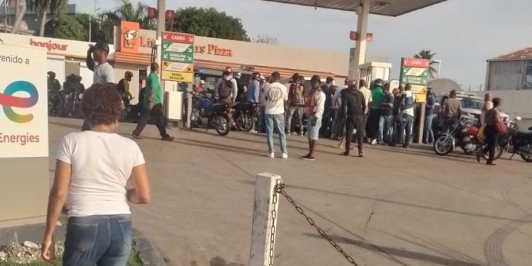 Dos muertos en una estación de combustible de Villa Mella tras discusión por un turno