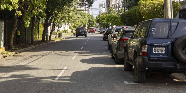 Prohibición de estacionamientos paralelos en el Polígono Central comienza a cumplirse