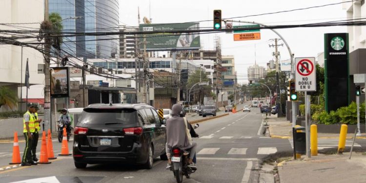 A partir del domingo quedan prohibidos los giros a la izquierda en intersecciones de la Tiradentes