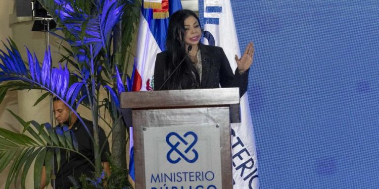 Yeni Berenice enfrenta su primer caso de "corrupción administrativa" frente del Ministerio Público