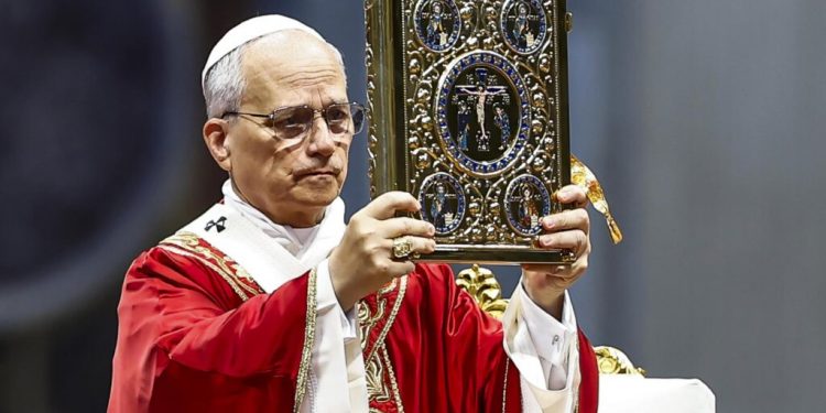 León XIV pide "detener la innecesaria matanza de inocentes" tras el ataque a la iglesia de Gaza