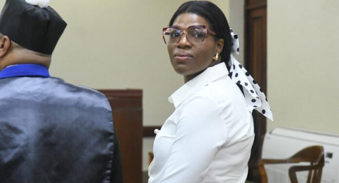 Elizabeth Silverio busca anular condena de 7 años por falsificación de títulos