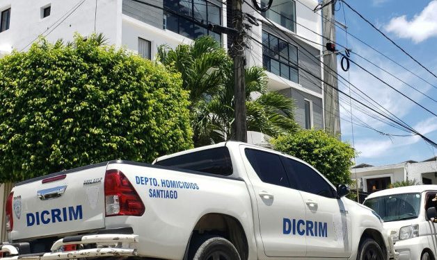 Cubana de 40 años muere al caer de un tercer nivel en Santiago