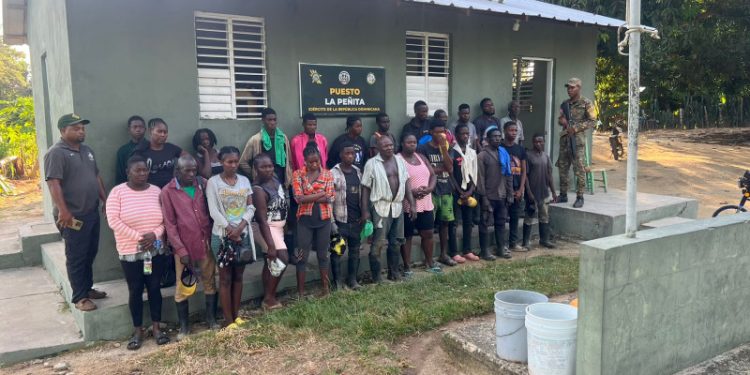 Apresan 35 haitianos indocumentados en zonas rurales de Montecristi y Dajabón