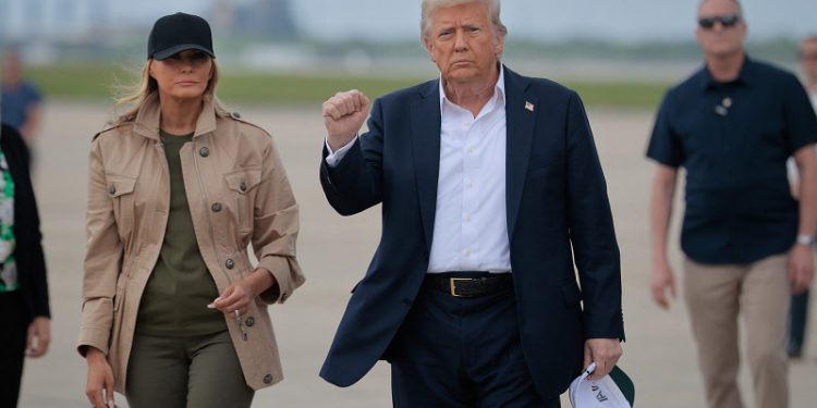 Trump visita Texas tras las devastadoras inundaciones: "Nunca había visto algo así"