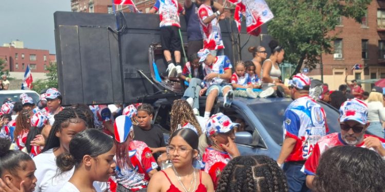 Desfile en el Bronx reúne a miles de dominicanos en la avenida Grand Concourse
