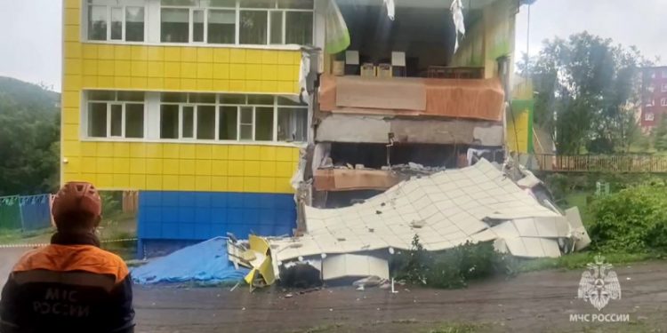 Tsunami en Rusia deja edificios sumergidos bajo el agua