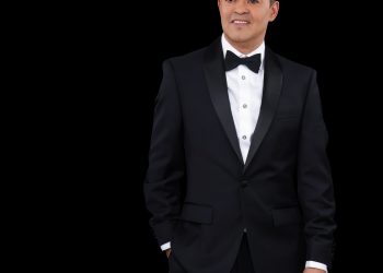 Alex Bueno logra acogida con su versión en merengue "Gente Luminosa"