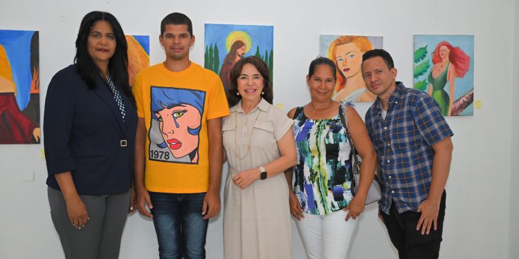 Alcaldía de Santiago inaugura exposición “Una mirada con el alma”