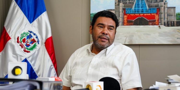 Rafael Duluc defiende reforma al Código de Trabajo; llama empresarios a no ser "extremistas"