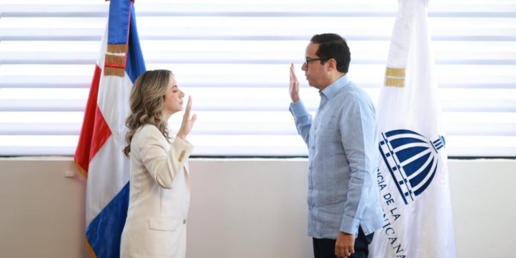 Administración Pública juramenta a Gloria Reyes en la nueva Dirección de Desarrollo Social Supérate