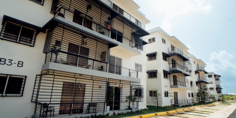 Con una inversión de RD$182 millones, Abinader entrega 72 nuevos apartamentos en Boca Chica