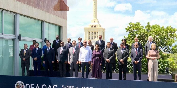 Presidente Abinader exhorta a no bajar la guardia contra la criminalidad, asegurando que la delincuencia no duerme